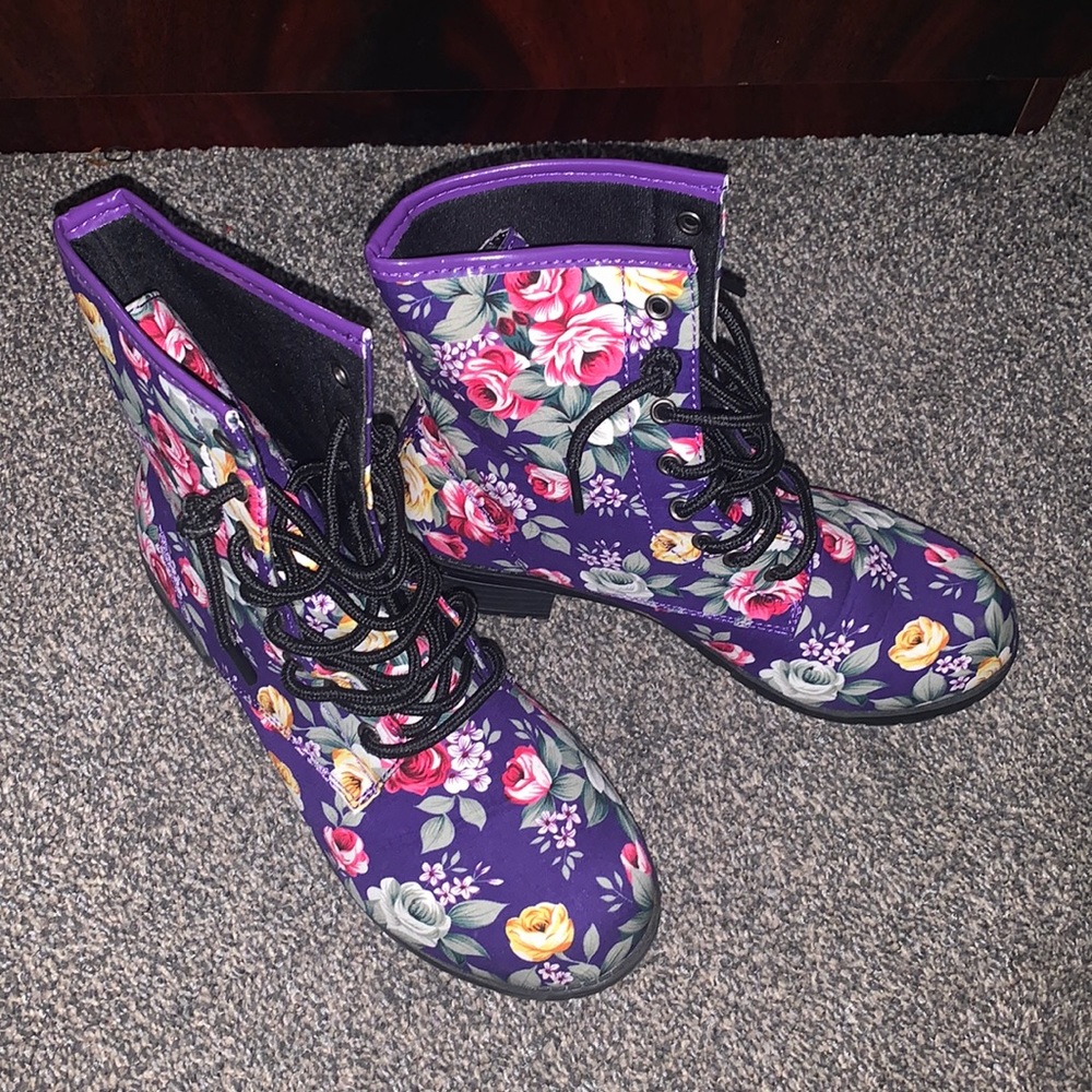 Women Flower print boots